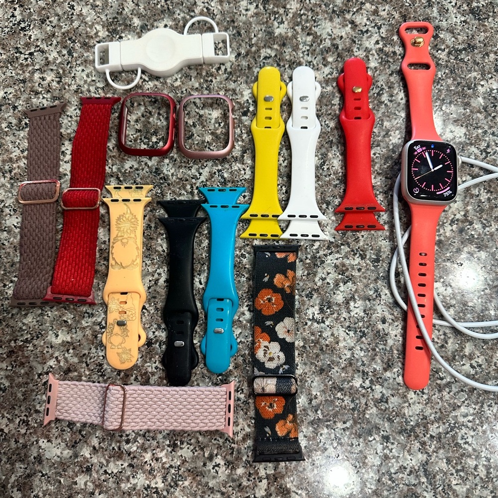 Apple Watch 8 & Band Set